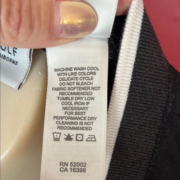 Liz Golf by Liz Claiborne Black V-Neck windbreaker Pullover Top - Picture 4 of 16